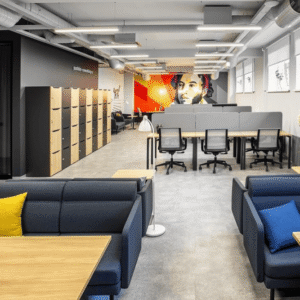 Коворкинг vs кафе: плюсы и минусы для удалённой работы