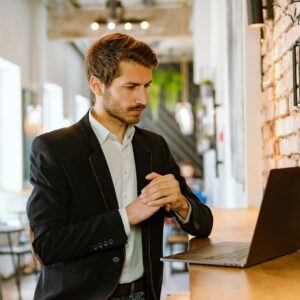 Коворкинг как HQ: Стратегии построения корпоративной культуры в эпоху гибридной работы